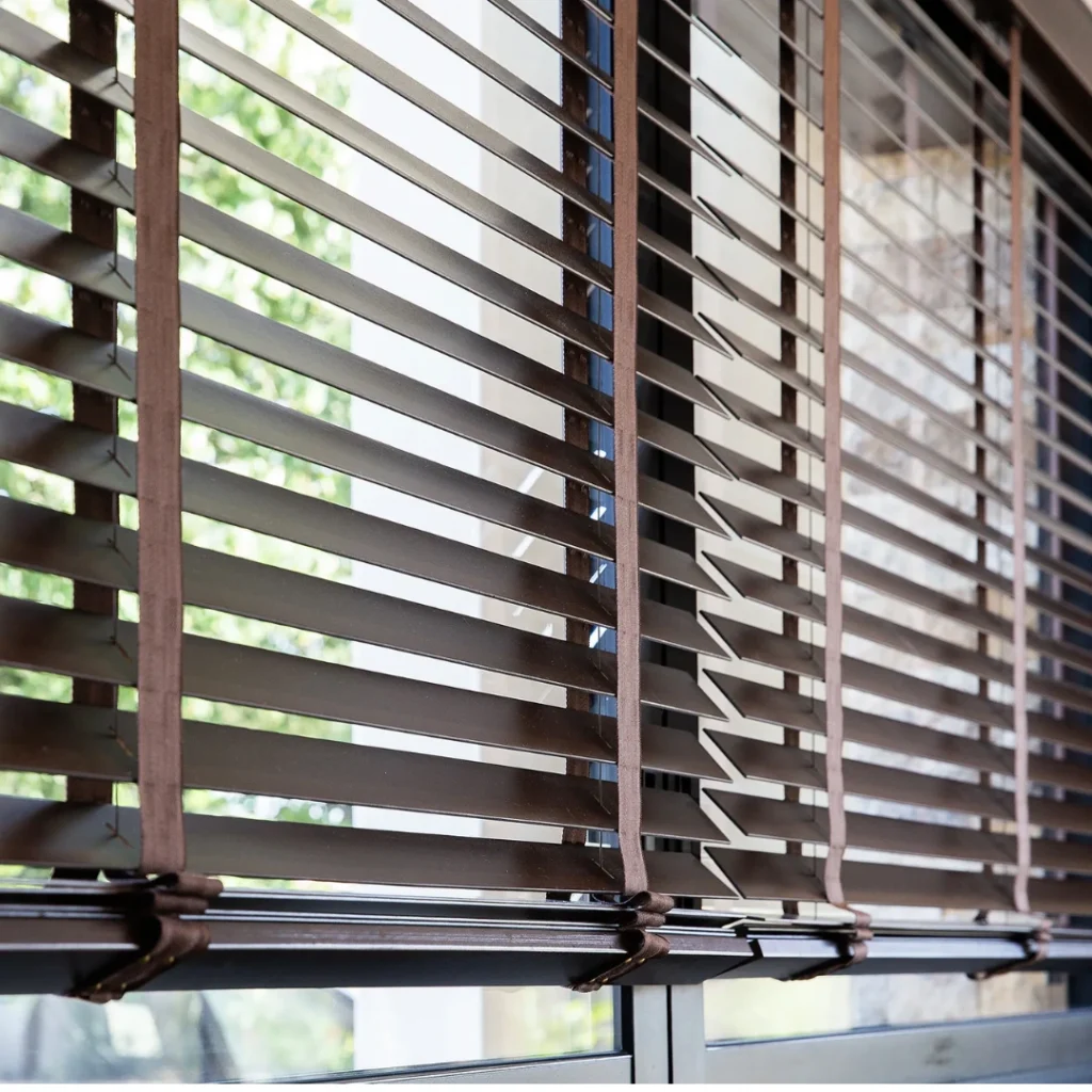 Persiana Horizontal de Madeira – Tabaco